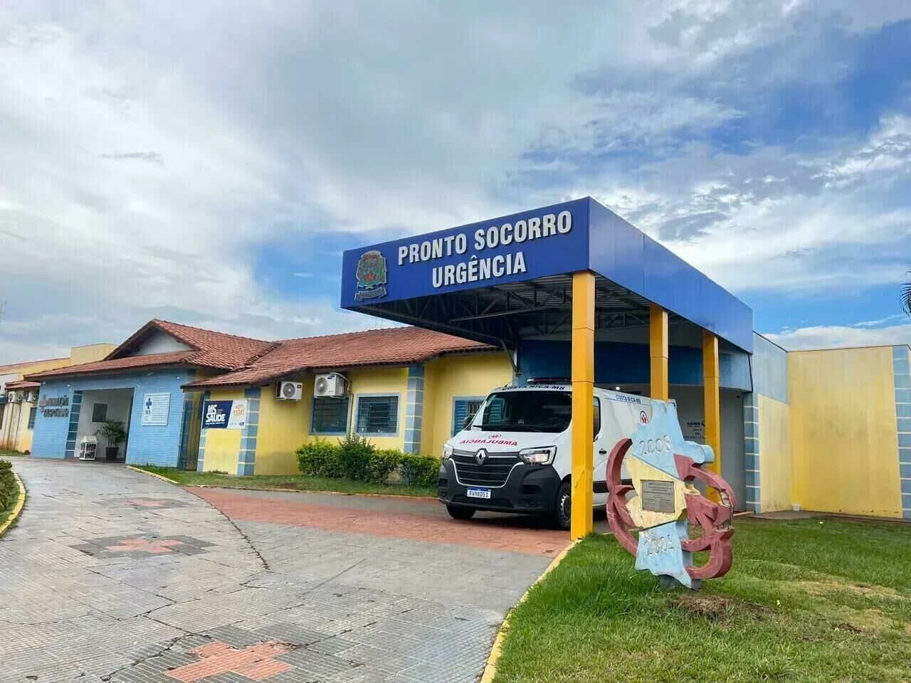 Imagem de compartilhamento para o artigo Motorista sem CNH bate em motociclista na Vila Santana, em Costa Rica  da MS Todo dia